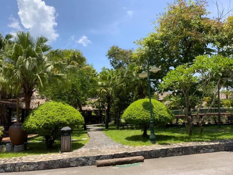 Hoa Binh Hotel Exterior photo