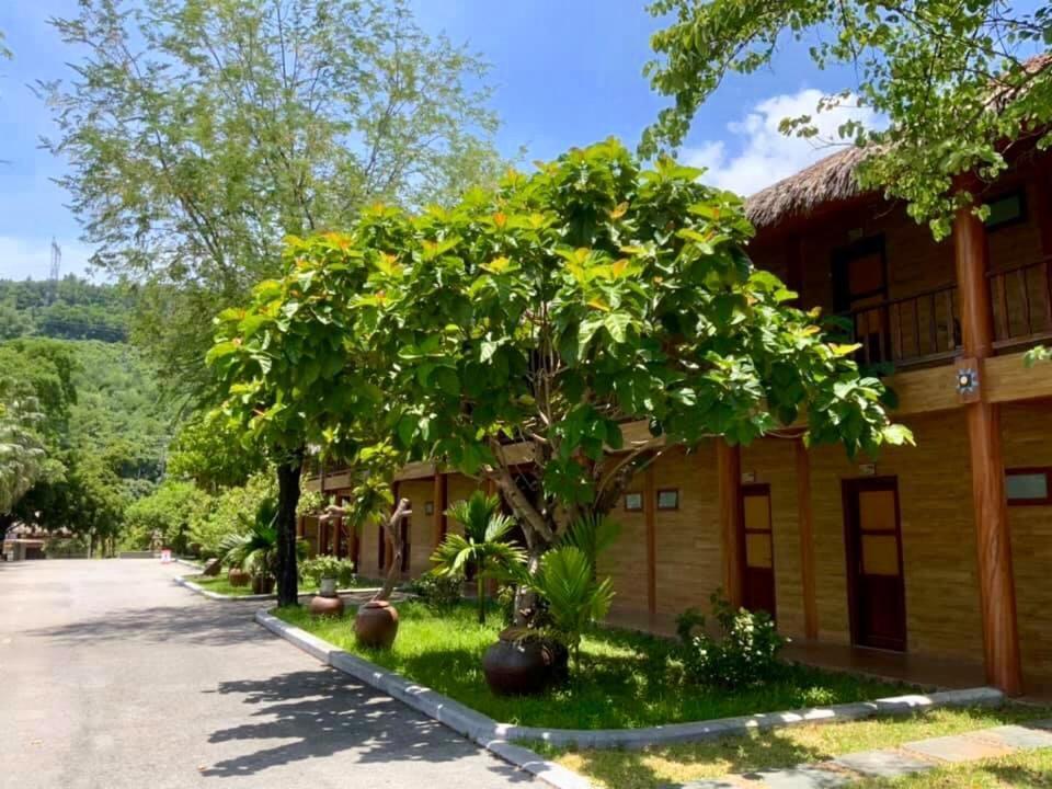 Hoa Binh Hotel Exterior photo