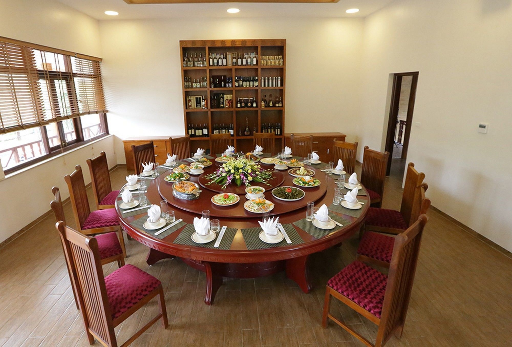 Hoa Binh Hotel Exterior photo