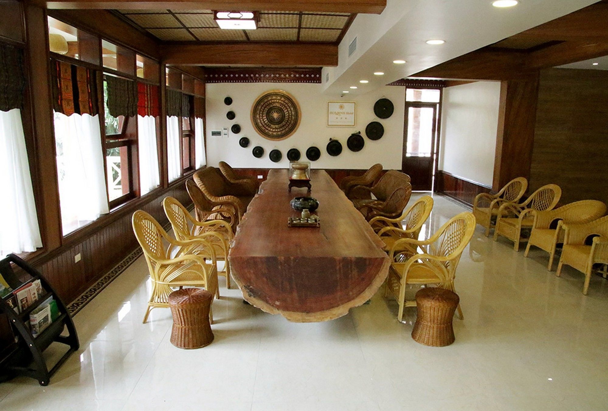 Hoa Binh Hotel Exterior photo